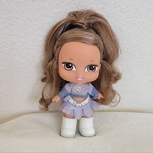 2004 MGA Bratz Babyz Girlz Ice Champion Yasmin Doll *Missing Legwarmers*